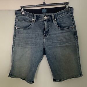 Like new-JAG Women's Cecilia Mid Rise Bermuda Short 11” inseam Denim Blue